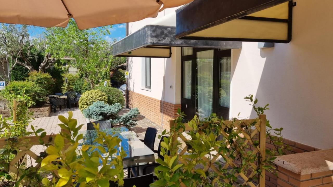 Fontana Oasis Apartments Castelnuovo del Garda Exteriör bild
